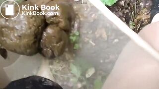 German lady poops in her pantyhose.. im Wald!