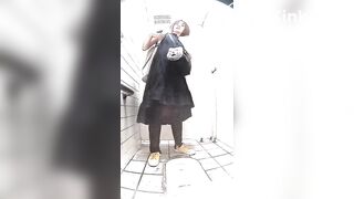 Japanese girl pooping in toilet 5
