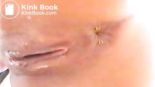 Women pooping - video 13