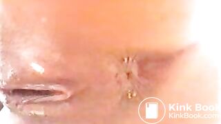 Women pooping - video 13