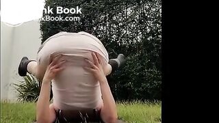 German girl poops and pees outside.. aufm Kopf!