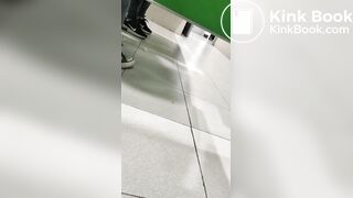 MUJER CAGA EN AURRERA