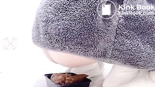 chinese girl pooping 1
