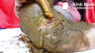 Anna destroy her pantyhose and ass hole with big dildo