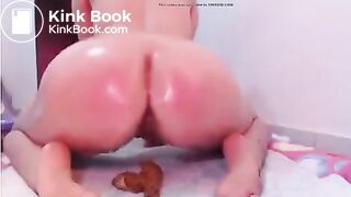 PAWG shits while twerking