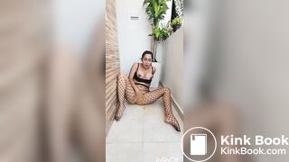 Cute latina poops and twerks for you