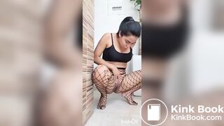 Cute latina poops and twerks for you