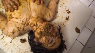 糞を漏らしながらSEXする下品な淫猥痴女