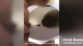 Ebony shits out a creamy turd