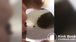 Ebony shits out a creamy turd