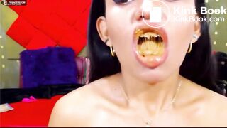 Latina girl shitting - video 2