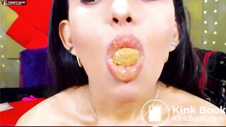 Latina girl shitting - video 2