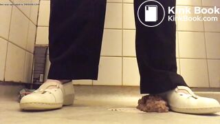 Woman poops her pants (a rather alternative angle)