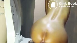 shiny bodied ebony doing a big shit