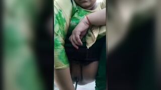 Desi lady masturbation while shitting