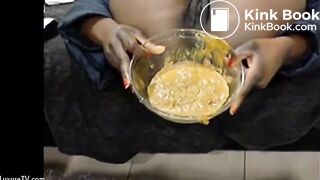 Ebony girl shitting 2 - video 2