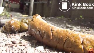 Japanese Girls in Yukata Pooping Outside (2/6)