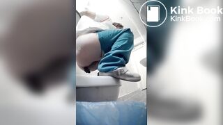 Girls pooping, pornera in the toilet