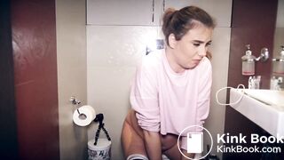 This Hottie Takes a Crackly Dump