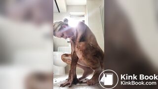 Garota cagando e sujando com merda