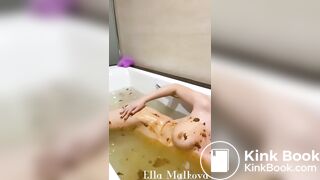 I am shitting in my bath