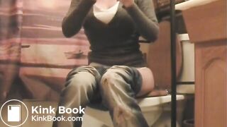 hot chick toilet dump - video 72