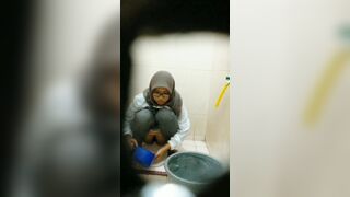 Jilbab Poop 1