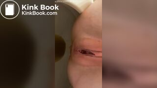 Hot girl shitting + closeups