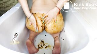 Diarrhea in the tub - video 2