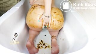 Diarrhea in the tub - video 2