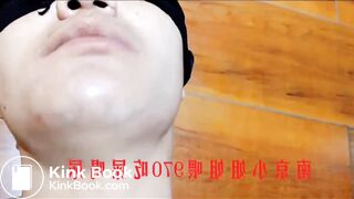 Chinese Femdom poops in slave's mouth