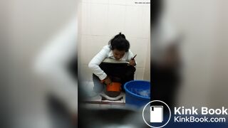 Ngintip Cewek indo poop