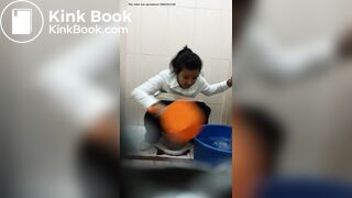 Ngintip Cewek indo poop