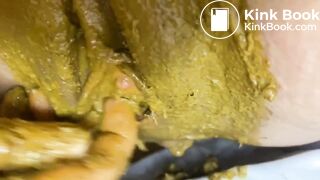 Fisting her filthy pussy