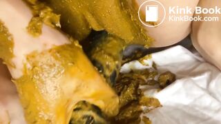 Fisting her filthy pussy