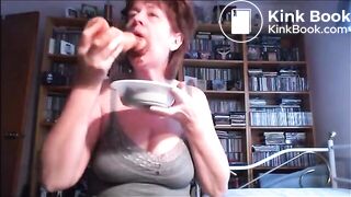 disgusting mature lady doing dirty