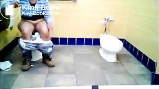 Toilet voyeur pooing - video 2