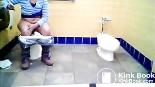 Toilet voyeur pooing - video 2