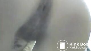 lady pooping -
