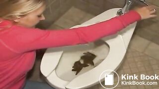pretty blonde pooping stinky