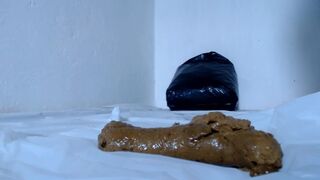 Squirting Poop Queen Linda