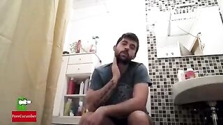 Voyeur girl pooping - video 5