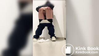 Japanese Twitter College Girl Toilet Big Poo
