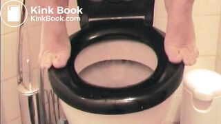 Cute feet PAWG poops at home