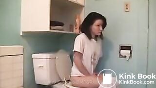 Shitting in toilet multiple times