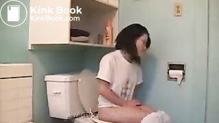 Shitting in toilet multiple times