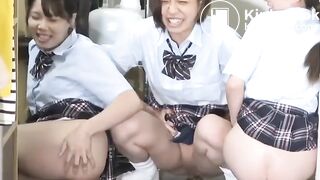 YES! 3 japanase girls shitting together