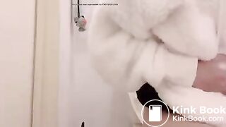 Diarrhea on toilet - video 2