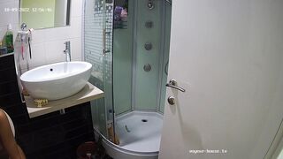 voyerhouse pooping