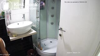 voyerhouse pooping
